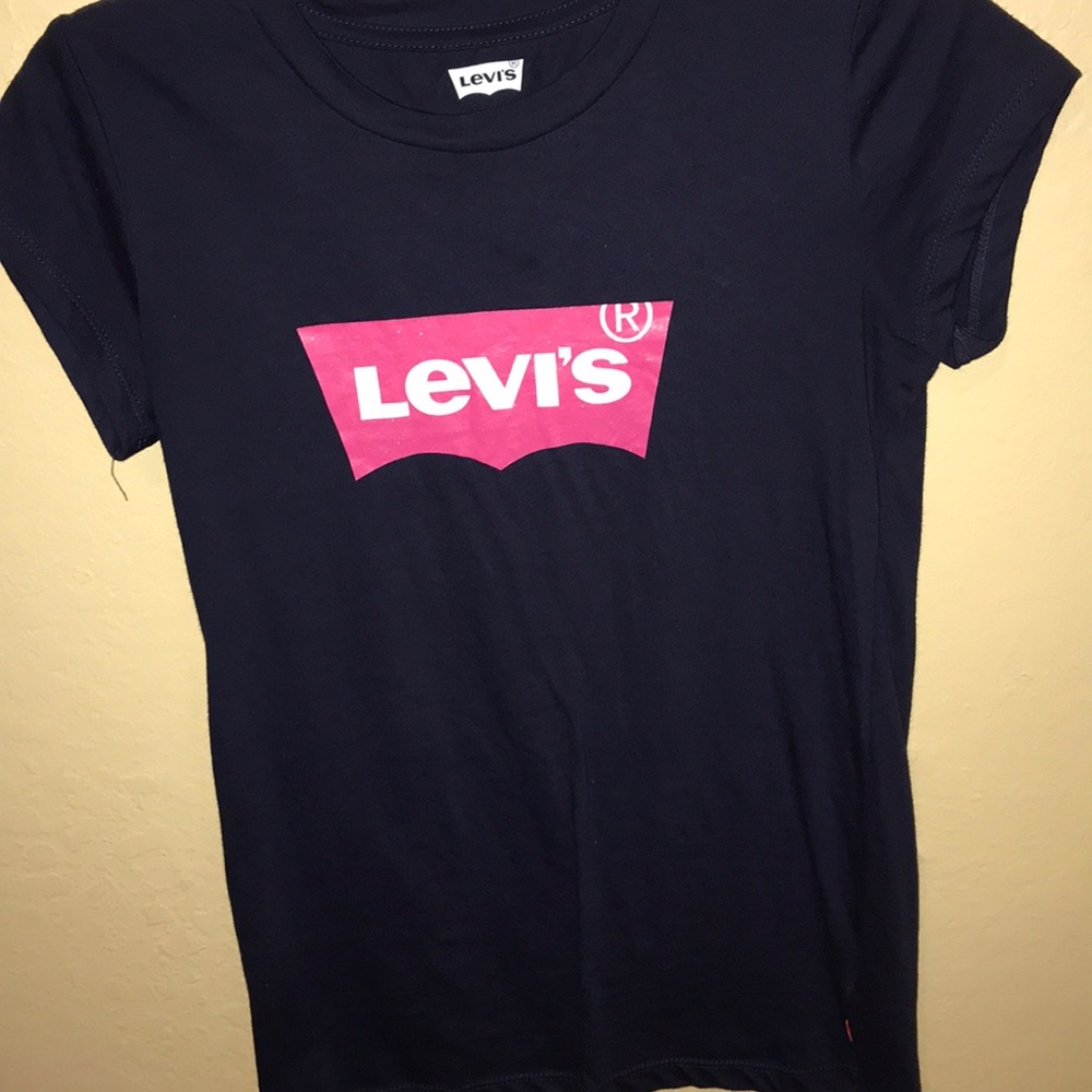 Levi’s t shirt never been worn